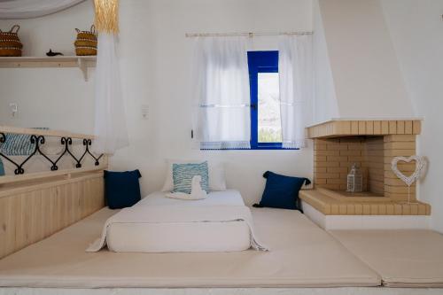 Ένα ή περισσότερα κρεβάτια σε δωμάτιο στο Endless Horizon At Stegna
