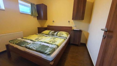 เตียงในห้องที่ Apartment in Siofok/Balaton 19746