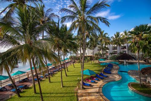 Bazén v ubytování Bamburi Beach Hotel nebo v jeho okolí