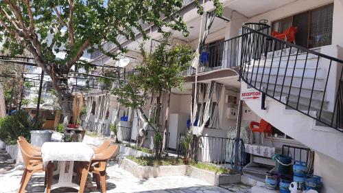 a patio with a table and chairs next to a building at Pamukkale Batu Termal in Pamukkale