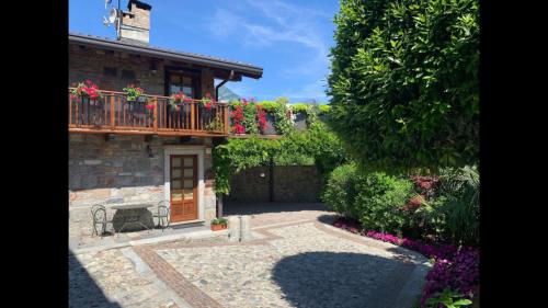 Vonkajšia záhrada v ubytovaní Splendido cottage Lakeview