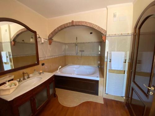 Ένα μπάνιο στο Casa Carlotta