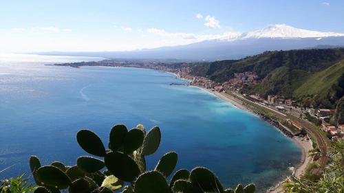a view of a beach with a mountain in the background at Sole Mare B&B in Giardini Naxos