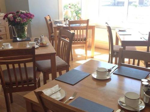 Restoran atau tempat lain untuk makan di Glanllifon B&B
