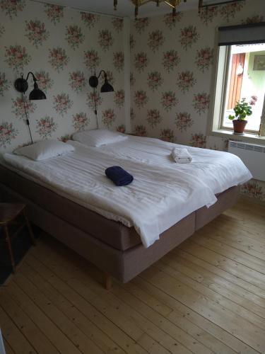 a bedroom with a large bed with white sheets at Lodge åstön in Söråker