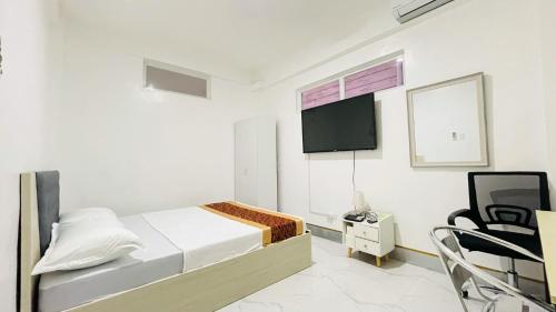 Un pat sau paturi într-o cameră la Legends Hotel & Events Hall - Lemery & Taal