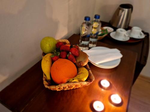 a basket of fruit on a wooden table at Yıldız Hotel in Urgup