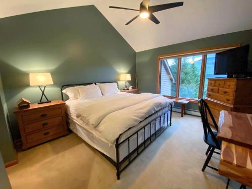 Gulta vai gultas numurā naktsmītnē C12 Homey Bretton Woods slopeside townhome for your family getaway to the White Mountains