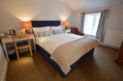 Ein Bett oder Betten in einem Zimmer der Unterkunft Chantry Hotel