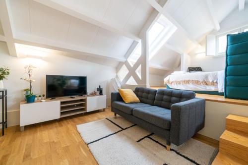 Mercadores Apartment by Amber Star Rent