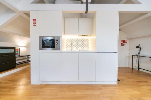 Mercadores Apartment by Amber Star Rent