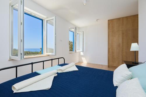 Ένα ή περισσότερα κρεβάτια σε δωμάτιο στο Villa Korta - Spacious House with Pool