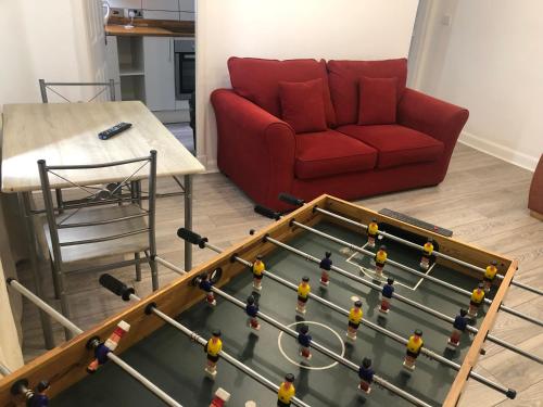 Herní místnost v ubytování Entire Pet Friendly Apartment Self Check In