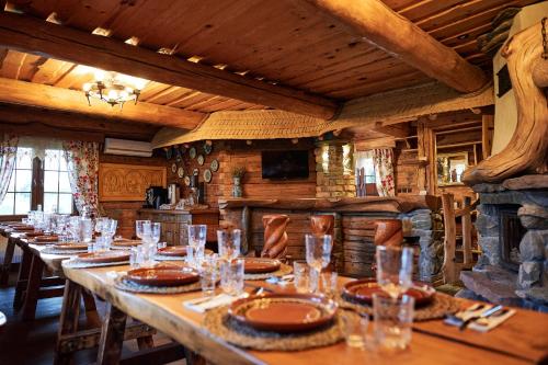 מסעדה או מקום אחר לאכול בו ב-Siedlisko Sodyba