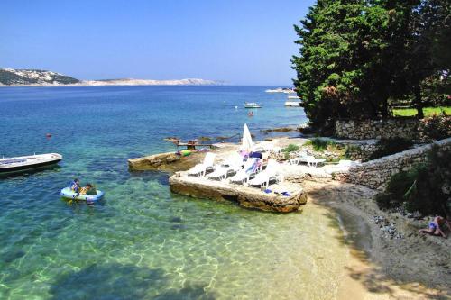 Apartment in house Srecko, Stara Novalja, on the beach