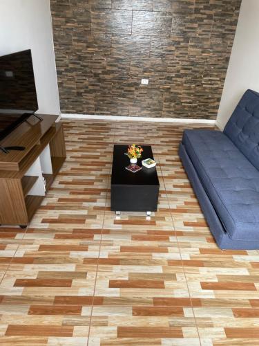 a living room with a couch and a table at Hotel Pacífic Suites Tocopilla in Tocopilla