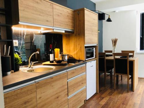 Kuhinja oz. manjša kuhinja v nastanitvi Urban Corner - Deluxe Apartments