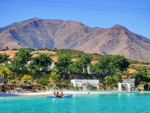 Alcazaba Lagoon Apartment with Private Beach, Pools, Gym, Sauna, Hot Tub & Fully Equipped Kitchen