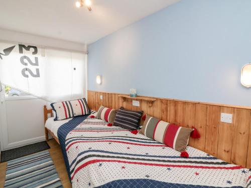a bedroom with two beds with pillows at Merlin in Kingsbridge