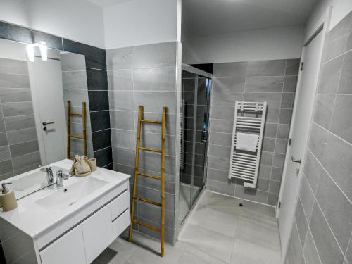 Ein Badezimmer in der Unterkunft Appartement MILLA - Terrasse - Wifi - Clim - PORTICCIO