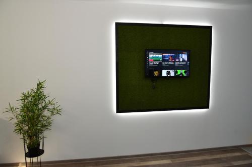 Μια τηλεόραση ή/και κέντρο ψυχαγωγίας στο ApartHotel Dominic Residence