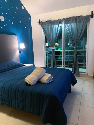 a blue bed with two pillows on top of it at Casa Real San Marcos A en Privada Zona Norte in Irapuato
