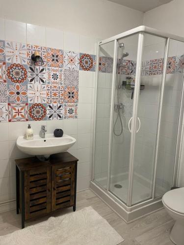 Um banheiro em Nantua: joli appartement idéalement situé.
