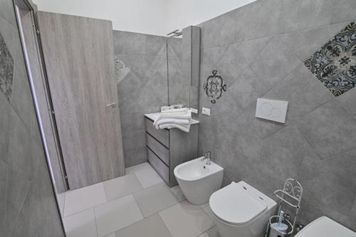 a bathroom with a shower and a toilet and a sink at Agriturismo le Fontane - Lago di Bolsena in Grotte di Castro