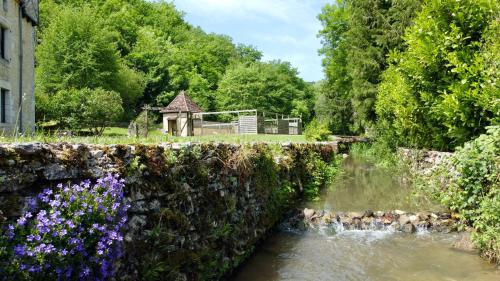 Κήπος έξω από το Le gîte du Moulin de la Garrigue