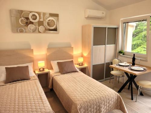 Ένα ή περισσότερα κρεβάτια σε δωμάτιο στο Apartmani Tamarut