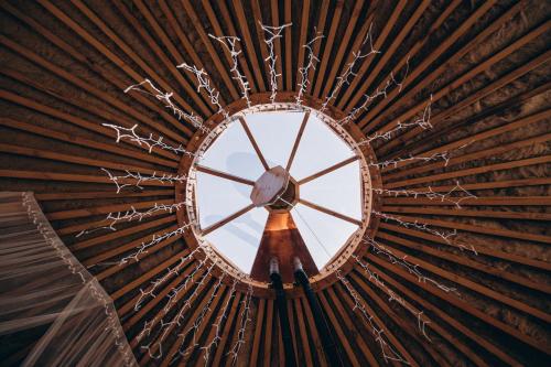 a round window in a yurt with a clock at VasaRojaus Jurta in Birštonas