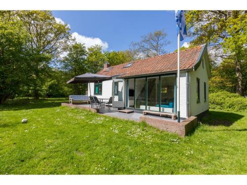 Appealing holiday home in Vrouwenpolder with garden