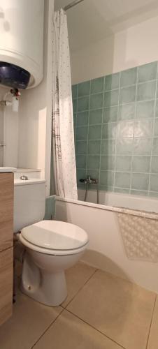 Nice Studio w terrace big shared pool