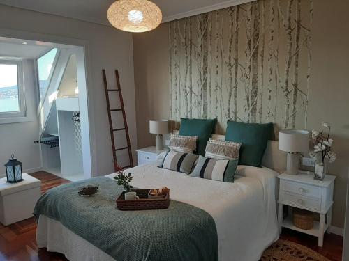 En eller flere senge i et værelse på Chalet en el centro de Baiona con vistas