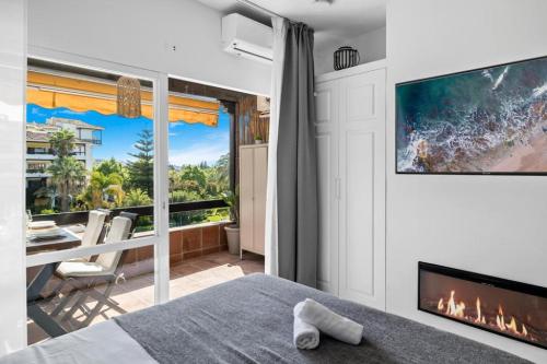 Zdjęcie z galerii obiektu Precioso estudio con vistas al mar w Marbelli
