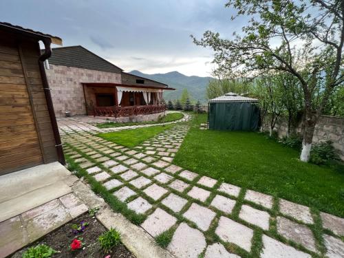 Balkonchik GuestHouseにある庭