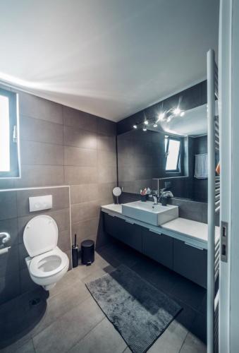 Modern Loft 50m from Metro