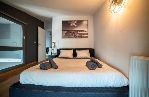 Modern Loft 50m from Metro