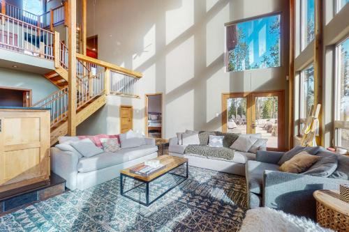 Grand Golf Course Chalet – Photos 2