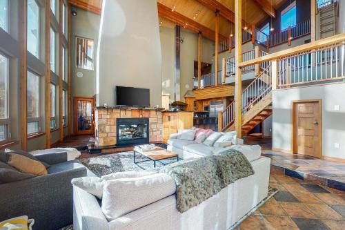 Grand Golf Course Chalet – Photos 3