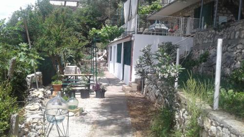 Φωτογραφία από το άλμπουμ του Holiday home Panorama σε Sutomore