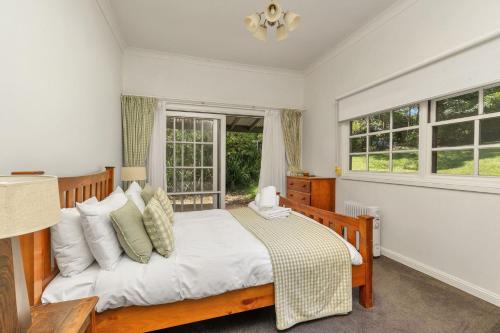 Gallery image of Alcheringa Cottage Amazing Location with views in Kangaroo Valley