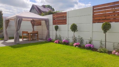 Vonkajšia záhrada v ubytovaní Apartamenty Amarel