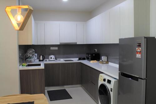 Cuisine ou kitchenette dans l'établissement Sausana Suites D'Homestay03