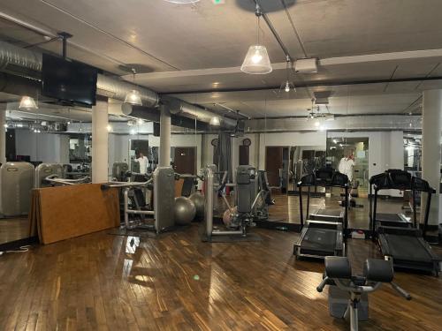 Posilňovňa alebo fitness centrum v ubytovaní Maloves Magic’s Apartment