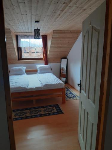 מיטה או מיטות בחדר ב-Casa Izbuc