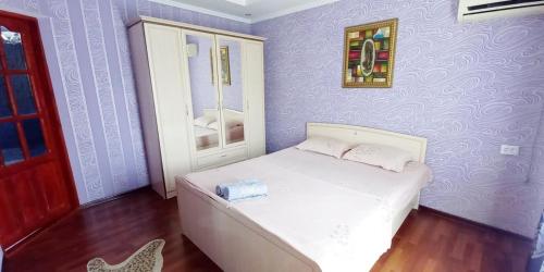 Кровать или кровати в номере Двух комнатная в центре