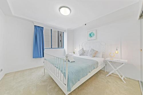 A bed or beds in a room at KOZYGURU Haymarket SYD Overly Warm 1 Bed APT NHA317-546A