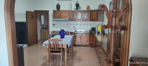 Kuchyň nebo kuchyňský kout v ubytování Mary Home 2 a pochi passi dalla Reggia di Caserta