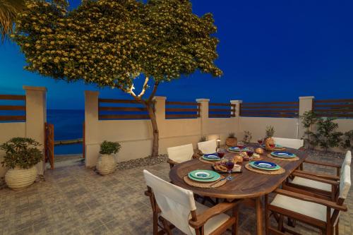 Villa Elizabeth - Seafront Classic Villa!